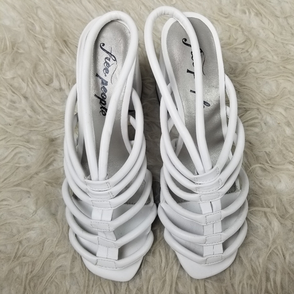 FREE PEOPLE Strappy Cage Style Chunky Heel Sandals White Leather 39** - Picture 3 of 15
